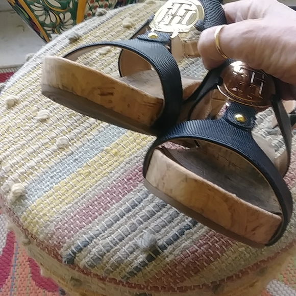 TOMMY HILFIGER SANDALS - Picture 9 of 17